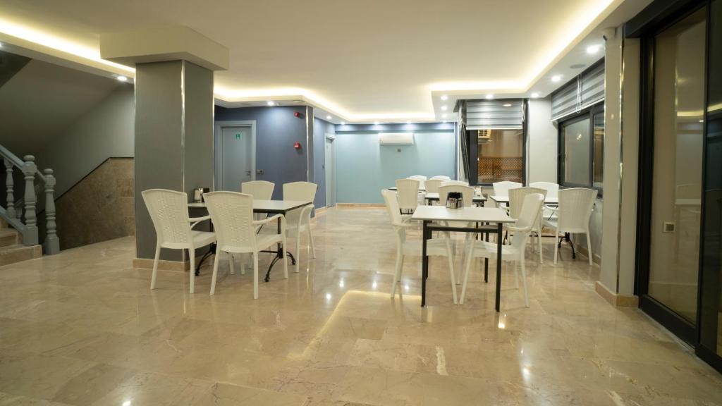 A seating area at OPERA Hotel Antalya