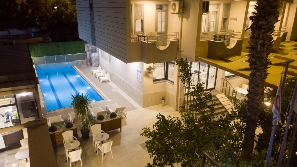 The swimming pool at or close to OPERA Hotel Antalya