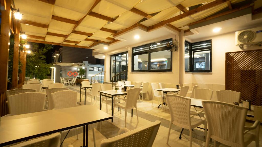 A restaurant or other place to eat at OPERA Hotel Antalya