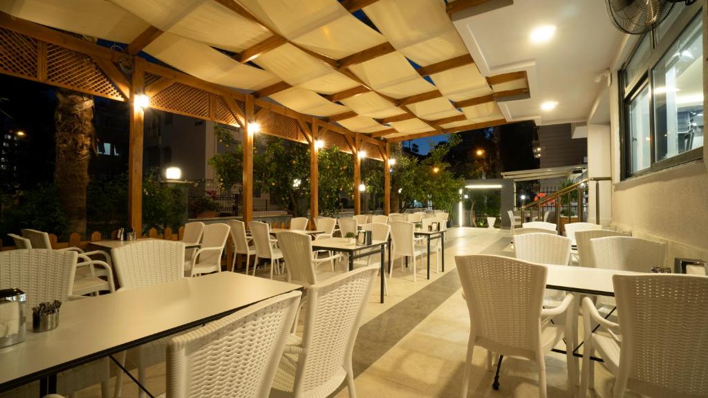 A restaurant or other place to eat at OPERA Hotel Antalya