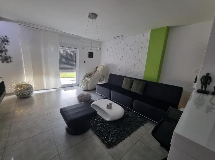 Apartment PLAZA ----Wallbox 11kW 16A ----- Private SPA- Jacuzzi, Infrared  Sauna, Luxury massage chair, Parking, Entry with PIN 0 - 24h, FREE  CANCELLATION UNTIL 2 PM ON THE LAST DAY OF CHECK