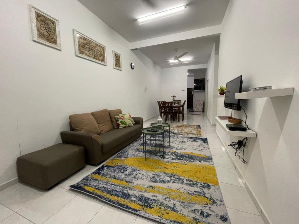 a living room with a couch and a table at Hanz Homestay Melaka - Melayu Homestay in Melaka