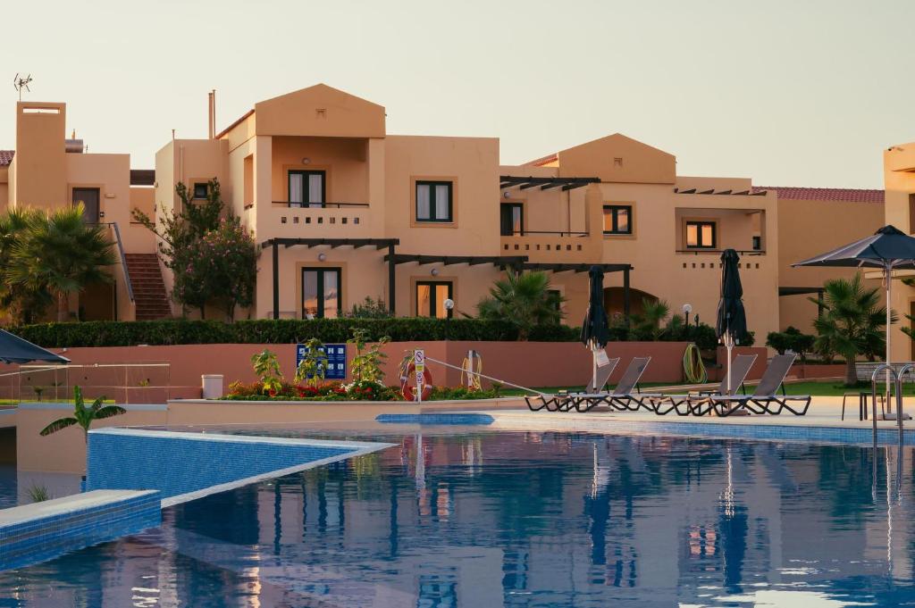 Bazén v ubytování Silver Beach Hotel & Apartments nebo v jeho okolí
