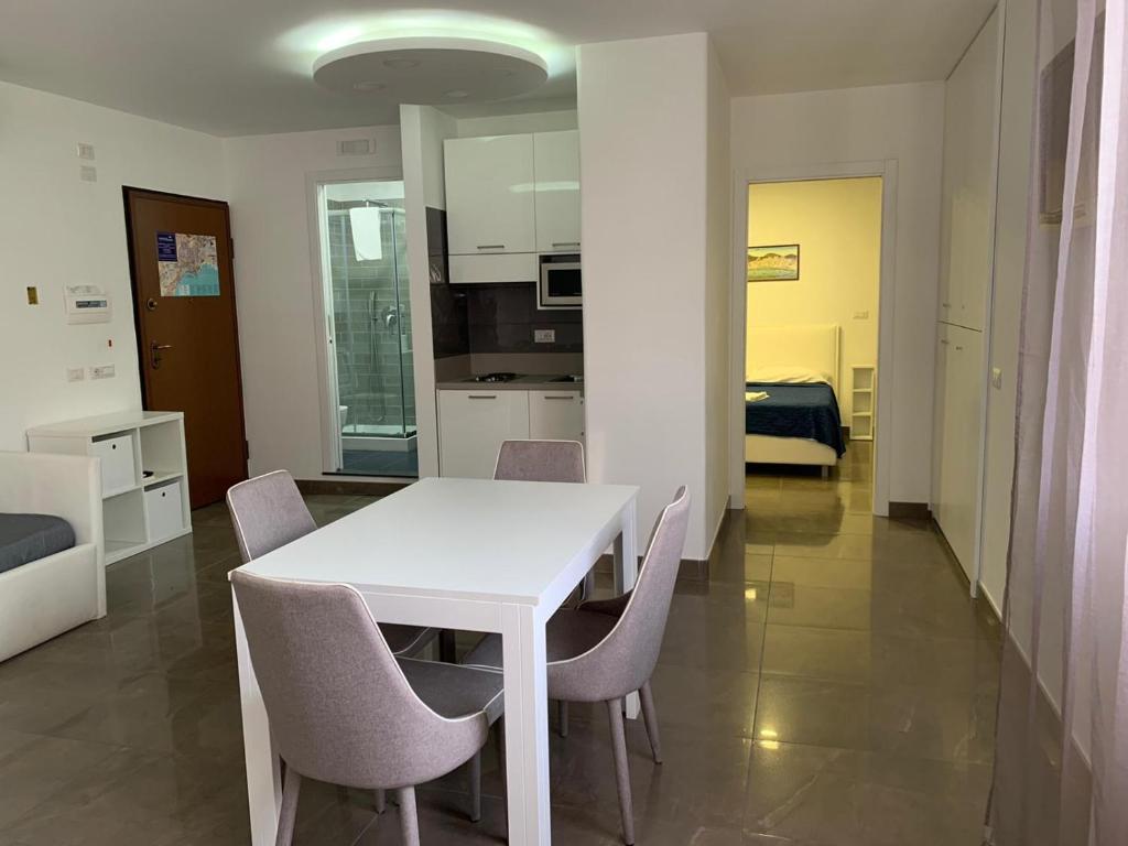 Mondo Suites Apartments - One-Bedroom Apartment