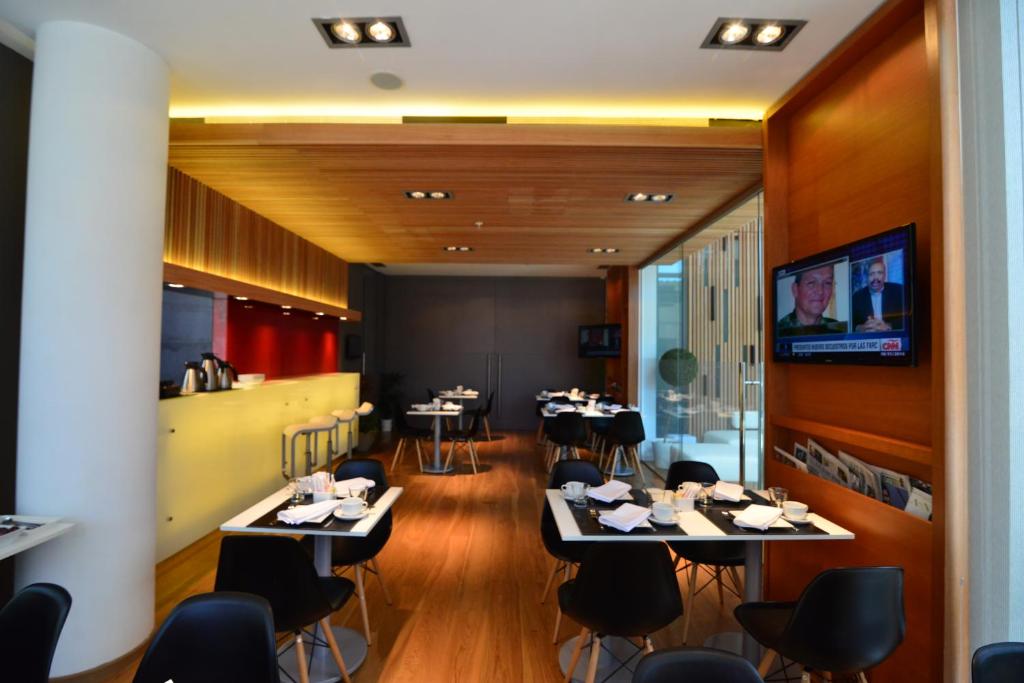 TV a/nebo společenská místnost v ubytování BIT Design Hotel