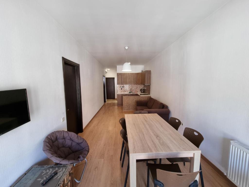 TV a/nebo společenská místnost v ubytování Apartment for 8 in New Gudauri