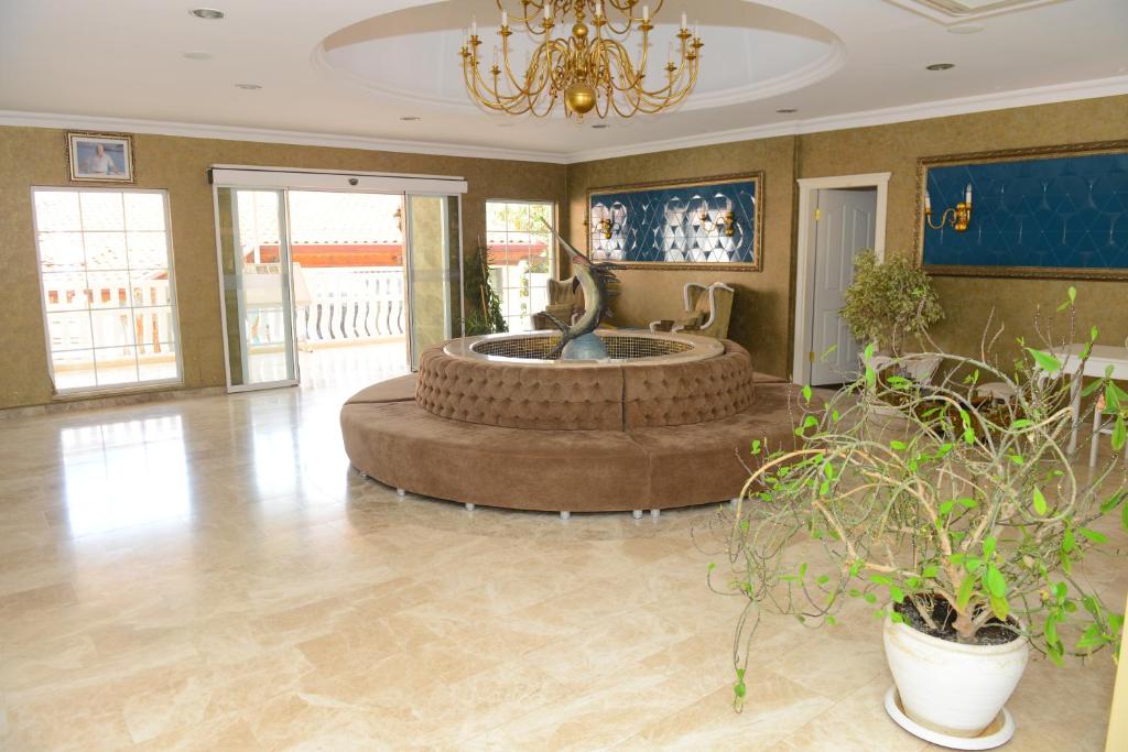 A seating area at Ölüdeniz Turquoise Hotel - All Inclusive