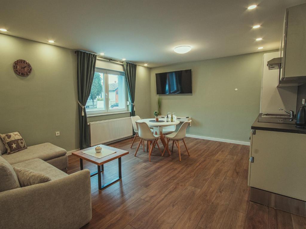 Kuchyňa alebo kuchynka v ubytovaní APARTMANI INFINITY