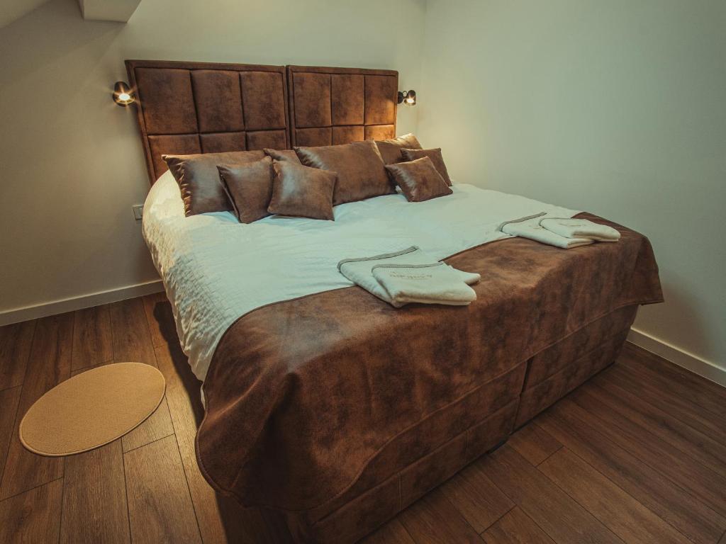 Posteľ alebo postele v izbe v ubytovaní APARTMANI INFINITY