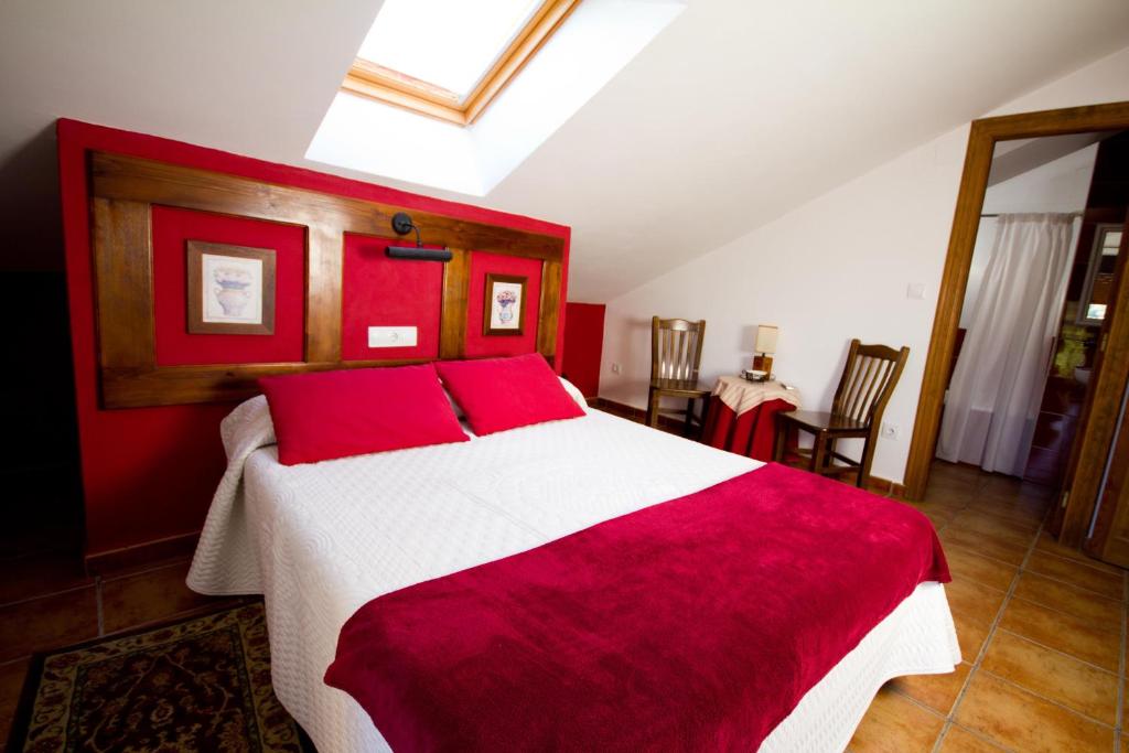 Postel nebo postele na pokoji v ubytování Hotel Rural Valle del Tuejar