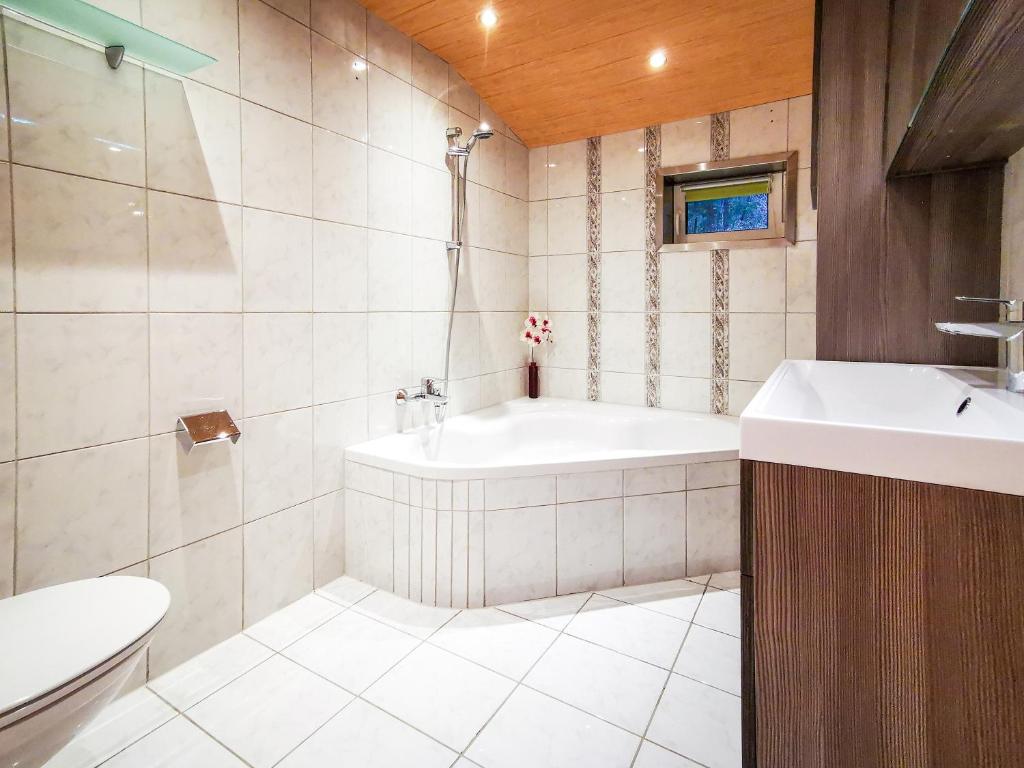Koupelna v ubytování Alpenchalet Dona