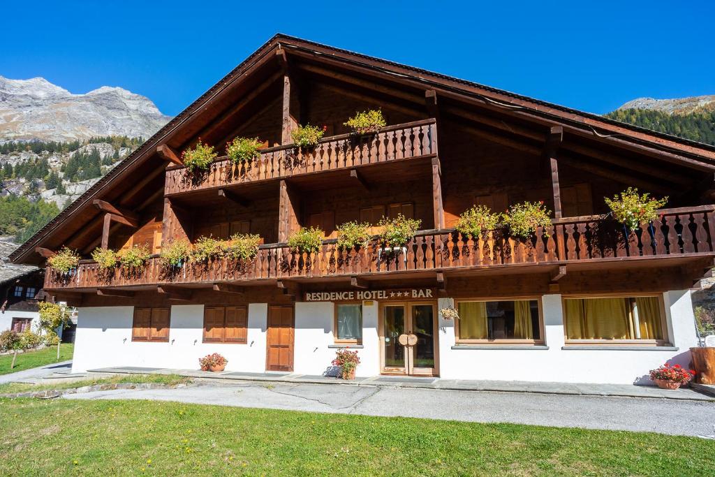 Nespecifikovaný výhled na hory nebo výhled na hory při pohledu z aparthotelu