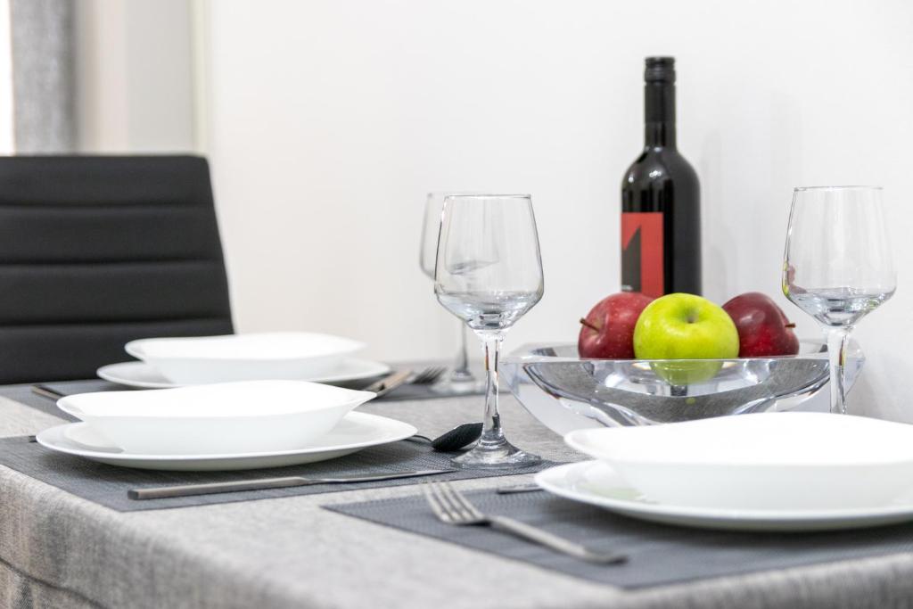 C3 Modern Spartan Apartment - 15