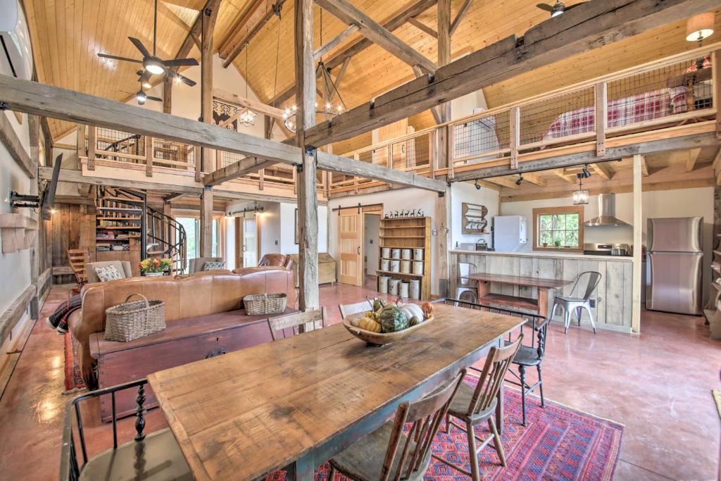 a large living room with a wooden table and chairs at Bloomington Cabin 4 Mi to Indiana University in Bloomington