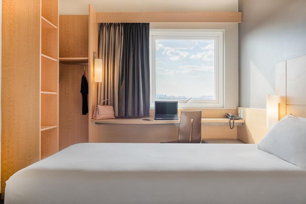 Postel nebo postele na pokoji v ubytování Ibis Chihuahua