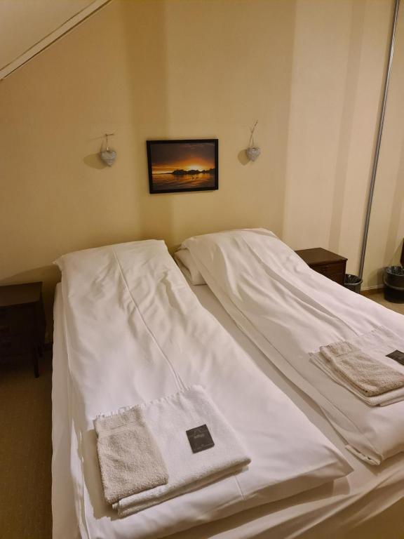Postel nebo postele na pokoji v ubytování Skeisvang Gjestgiveri