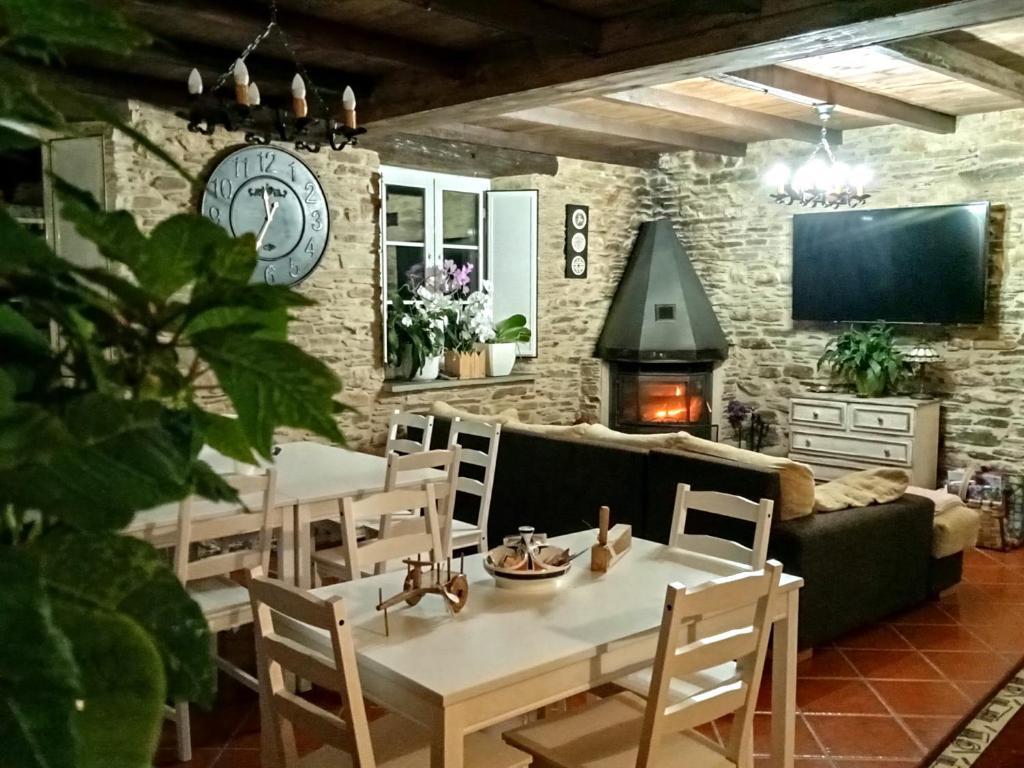 TV a/nebo společenská místnost v ubytování A Casa das Augas