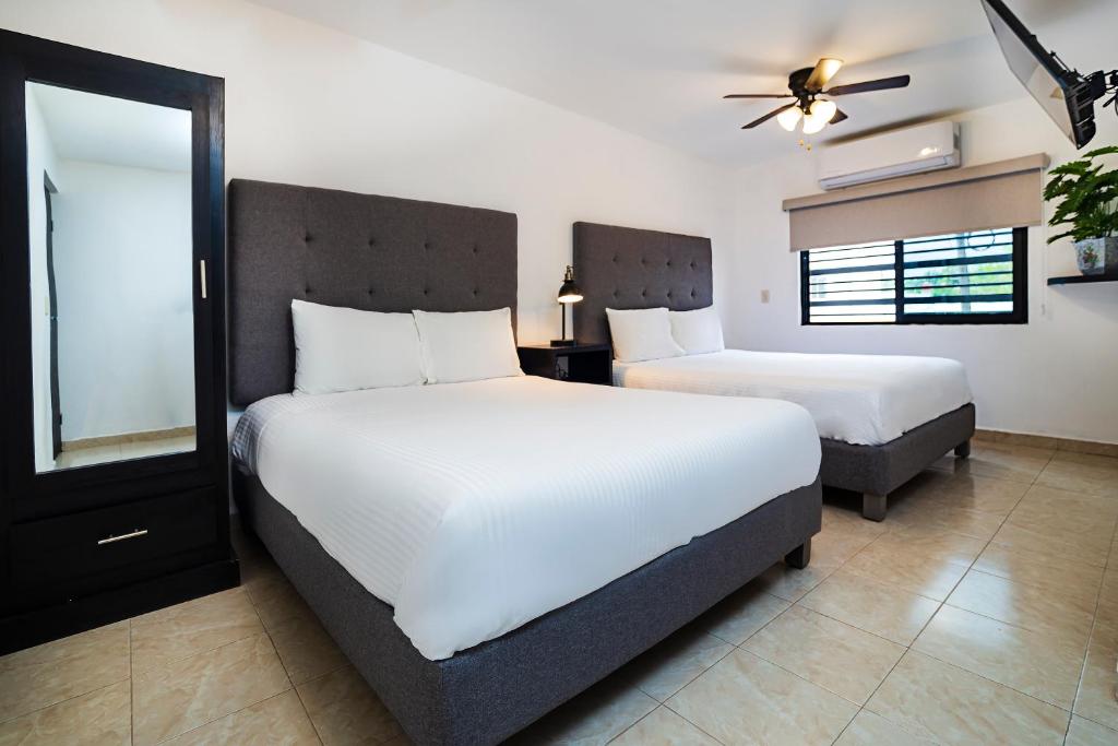 Postel nebo postele na pokoji v ubytování San José Suites Boutique