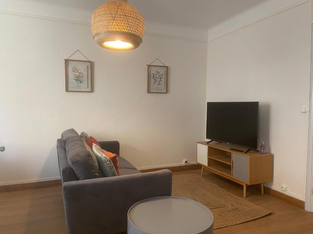 Gîte en RDC 72m2 - 2 chbres - Box Vélos - Parking - Two-Bedroom Apartment