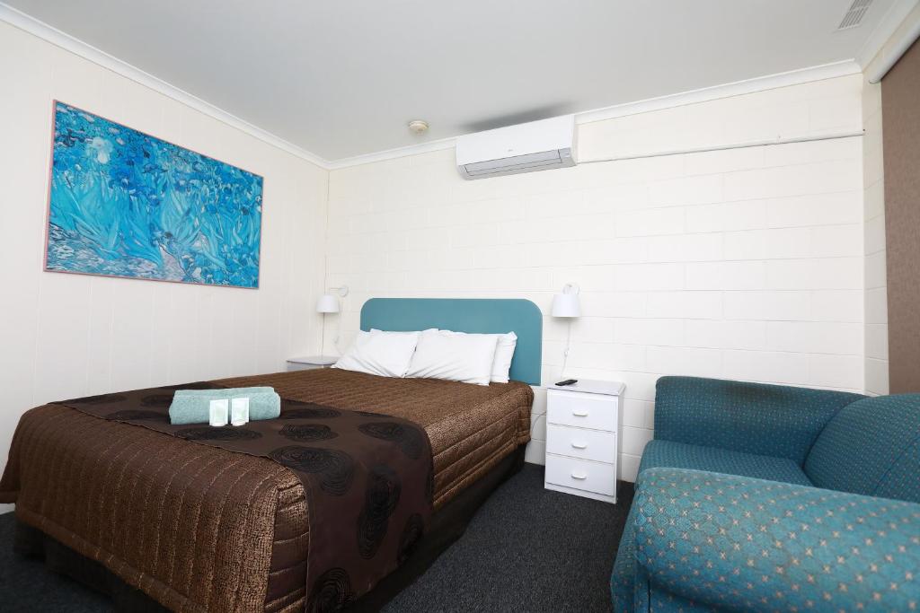 Säng eller sängar i ett rum på Albatross Motor Inn
