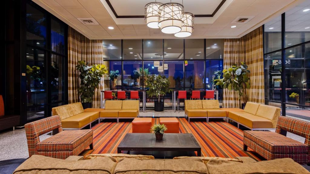 Best Western Plus Hotel & Conference Center photo