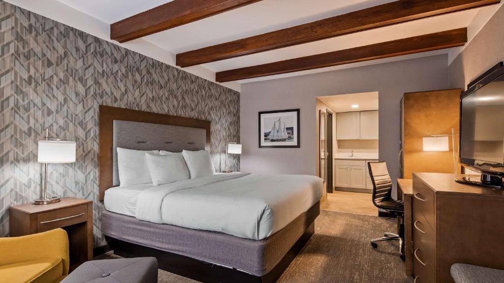 Best Western Plus Portsmouth Hotel & Suites photo