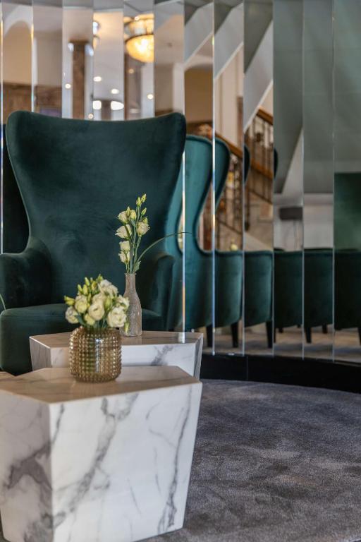 Posezení v ubytování Radisson Blu Hotel Schwarzer Bock Wiesbaden