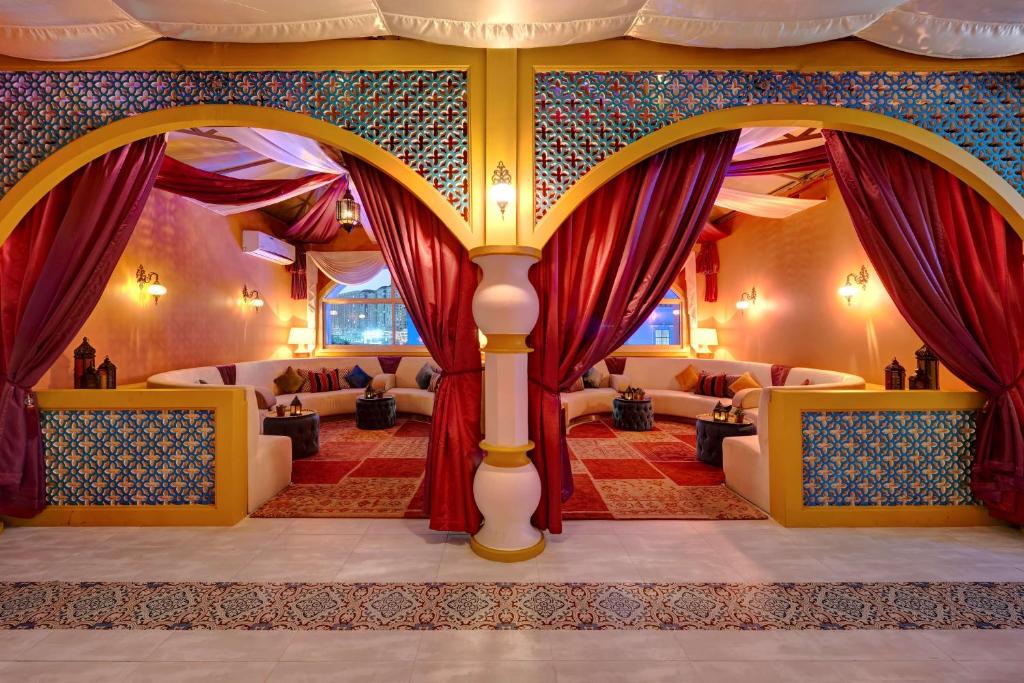 Postel nebo postele na pokoji v ubytování Radisson Blu Hotel, Ajman