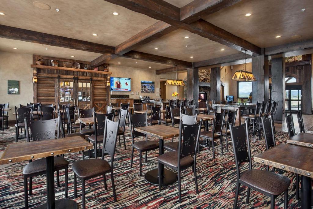 Glacier International Lodge photo