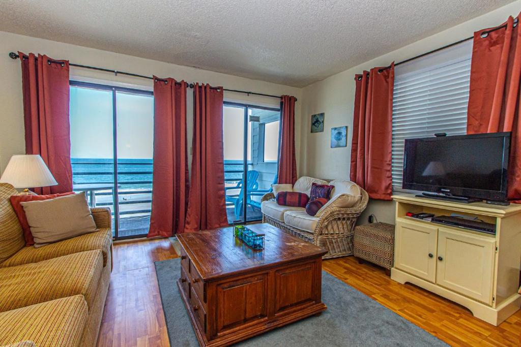 Oceanfront Queen Suite 1 bedroom 1 bath Sleeps 6 Carolina Shores II Unit 1301