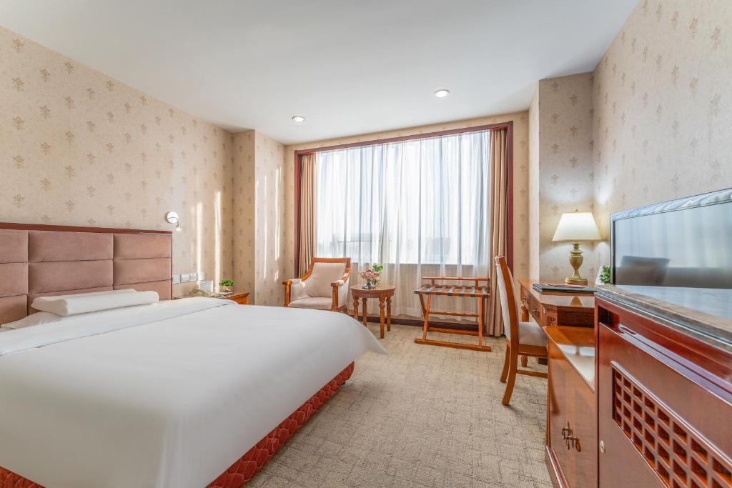 Postel nebo postele na pokoji v ubytování Baoding Zhong Yin Hotel