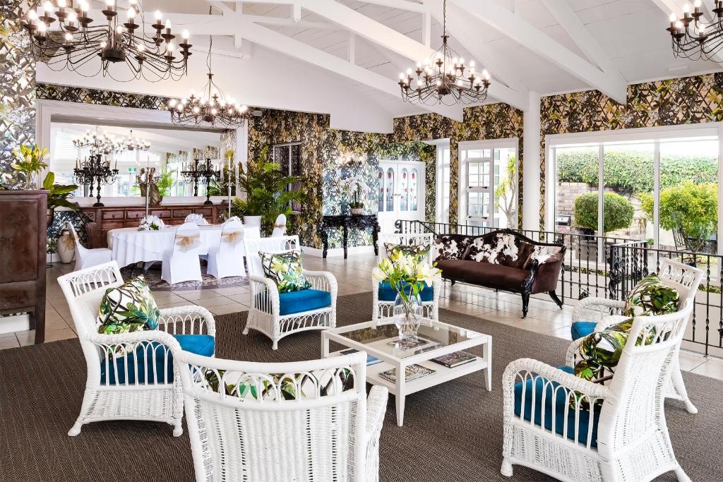 On The Point - Lake Rotorua - Resim 12