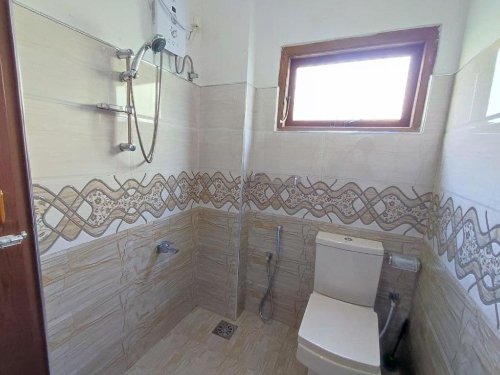 Elegant Holiday Home - Double Room With Private Bathroom