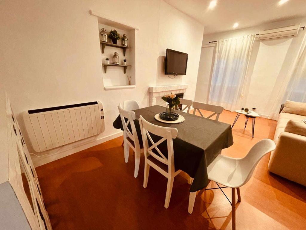A television and/or entertainment centre at Apartamento Céntrico Corredera