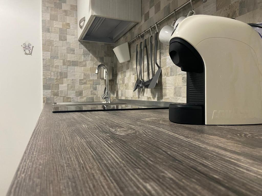 A kitchen or kitchenette at Room27