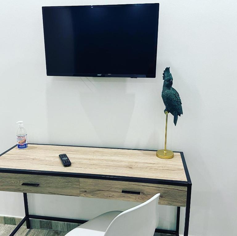 A television and/or entertainment centre at Room27