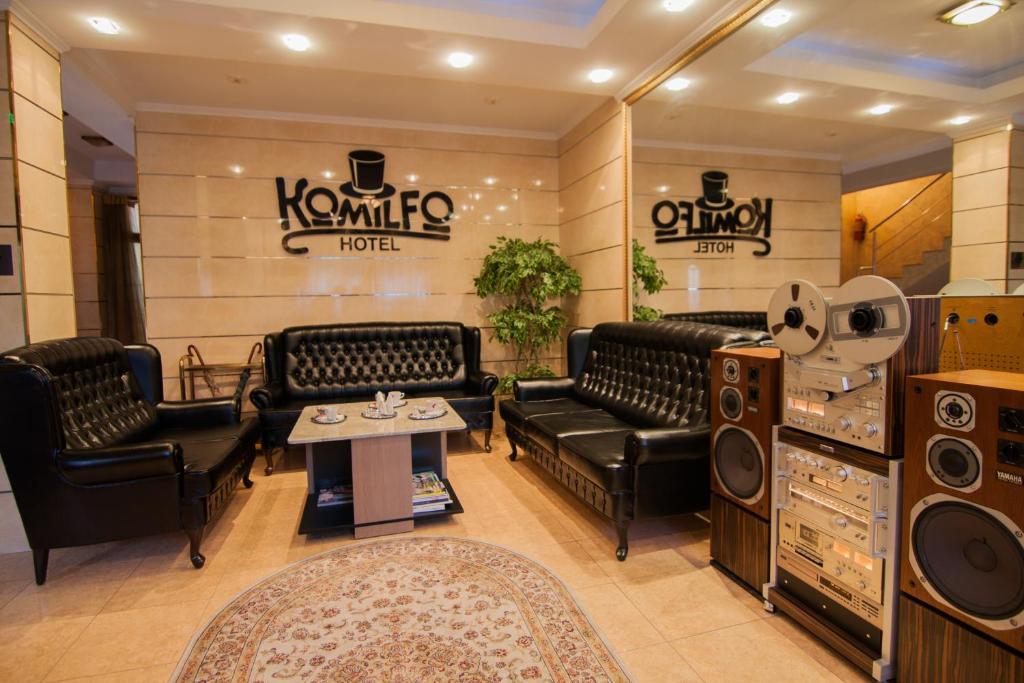 a music room with couches and a table and speakers at Komilfo Hotel in Chişinău