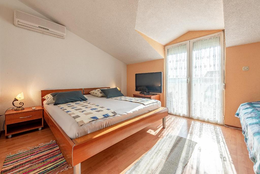Posteľ alebo postele v izbe v ubytovaní Apartments Roje