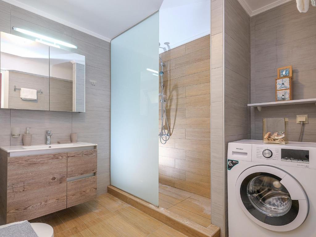 A bathroom at The Museum View Suite