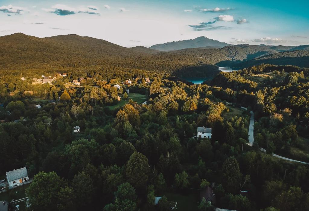 Letecký snímek ubytování B&B Villa Sumrak Plitvica