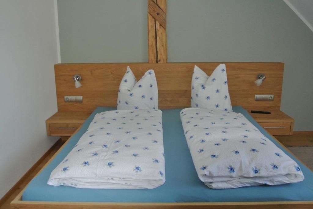 Postel nebo postele na pokoji v ubytování Haus Fischer Nassfeldblick