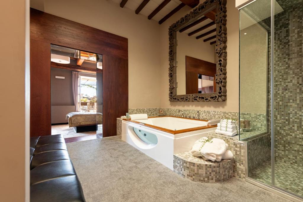 A bathroom at Ara di Marte Suites