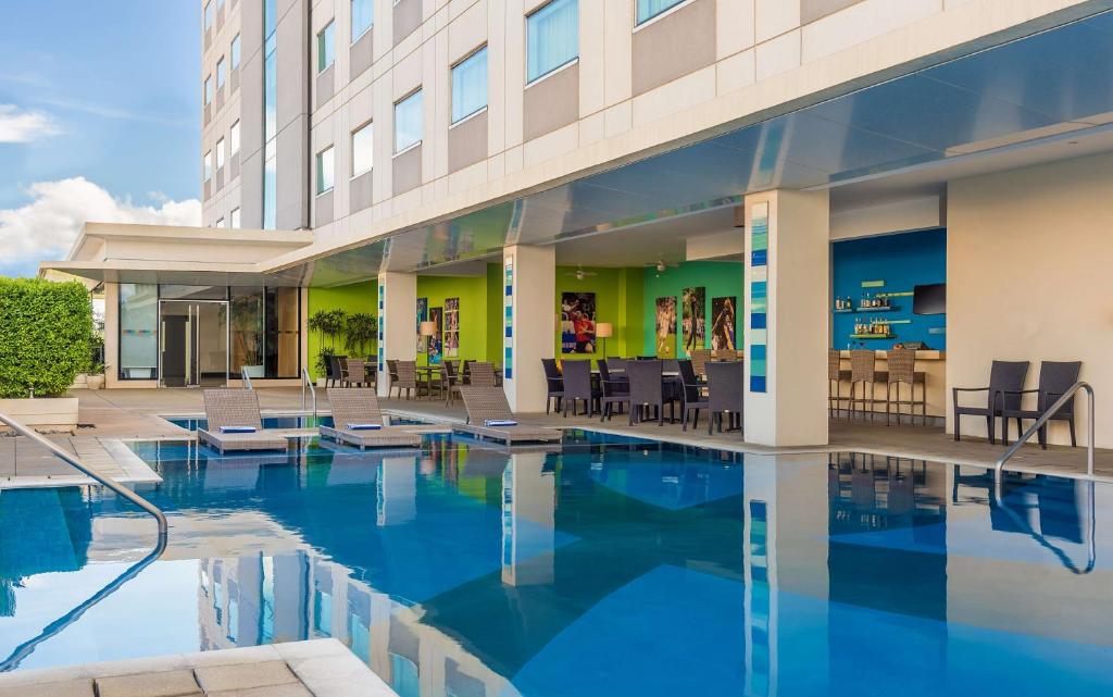 Bazén v ubytování Park Inn by Radisson Davao nebo v jeho okolí