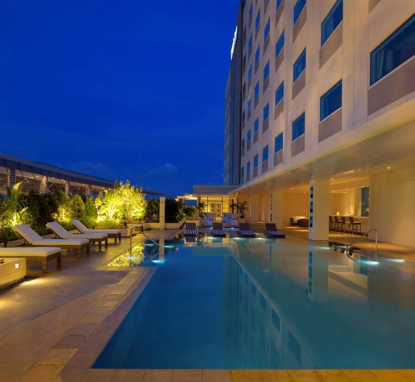 Bazén v ubytování Park Inn by Radisson Davao nebo v jeho okolí