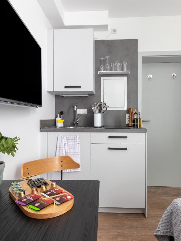 Kuchyň nebo kuchyňský kout v ubytování limehome Hannover Bleichenstraße - Digital Access