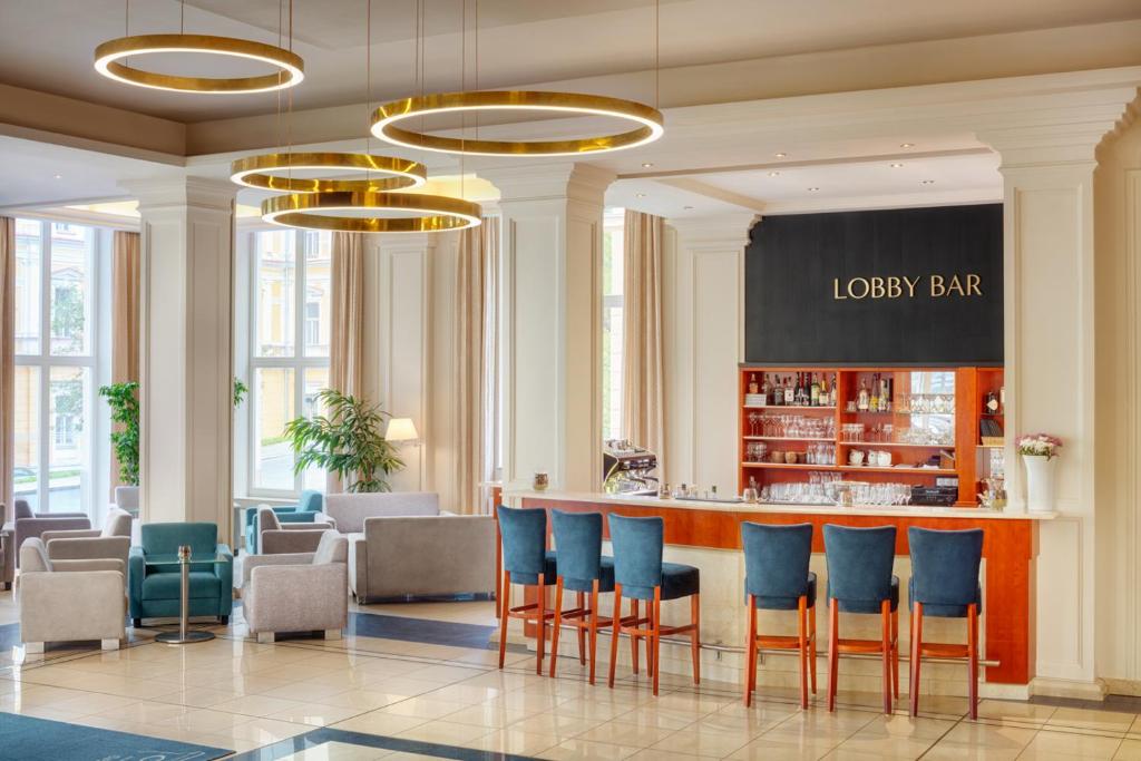 Lounge nebo bar v ubytování Spa & Wellness Hotel Olympia Marienbad
