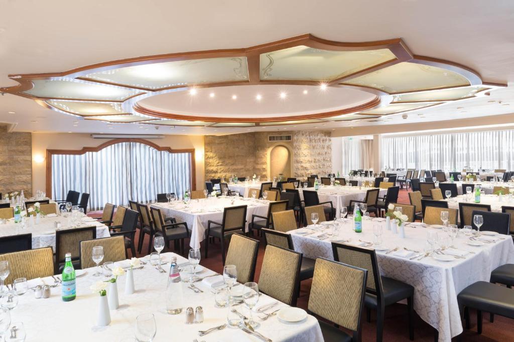 Restaurace v ubytování Leonardo Plaza Hotel Jerusalem