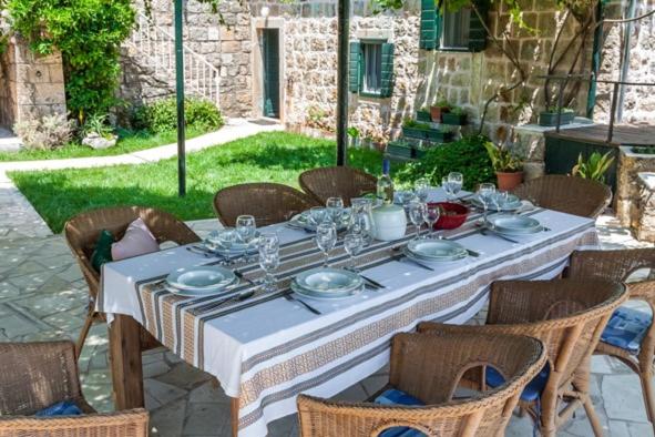 Vonkajšia záhrada v ubytovaní Rural villa Forest with private pool near Dubrovnik