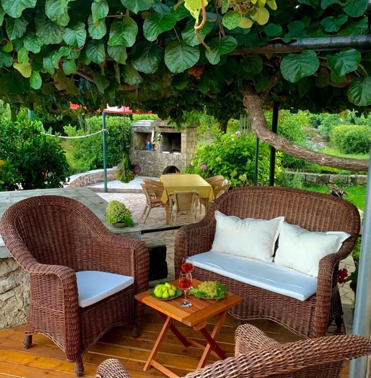 Vonkajšia záhrada v ubytovaní Rural villa Forest with private pool near Dubrovnik