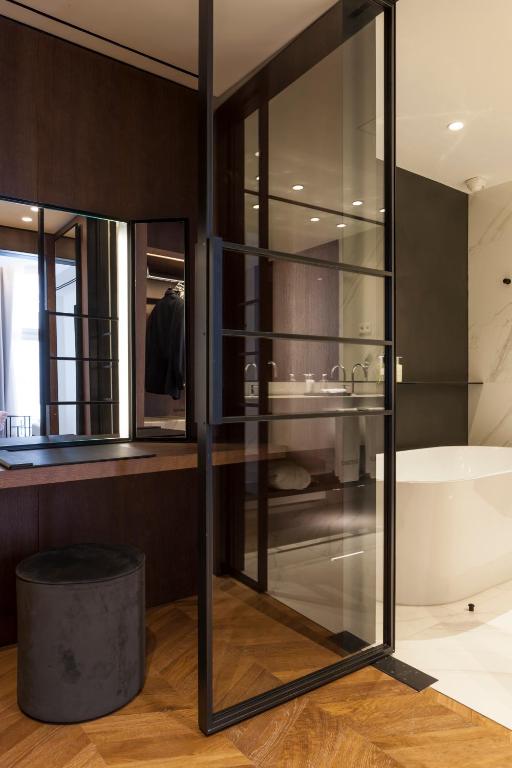 Kozmo Hotel Suites & Spa - Small Luxury Hotels of the World - Suite With Spa Access